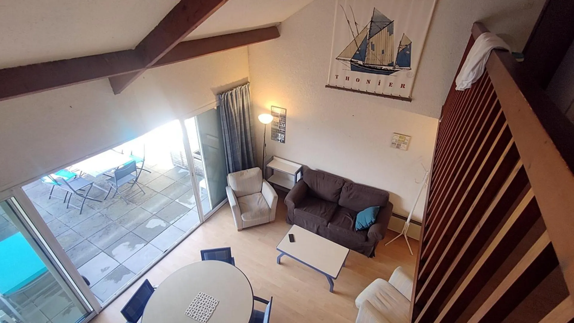 Duplex Avec Terrasse, A 250 M De La Plage Du Fogeo Et Proche Commerces - Fr-1-639-114 Arzon 0*,  France